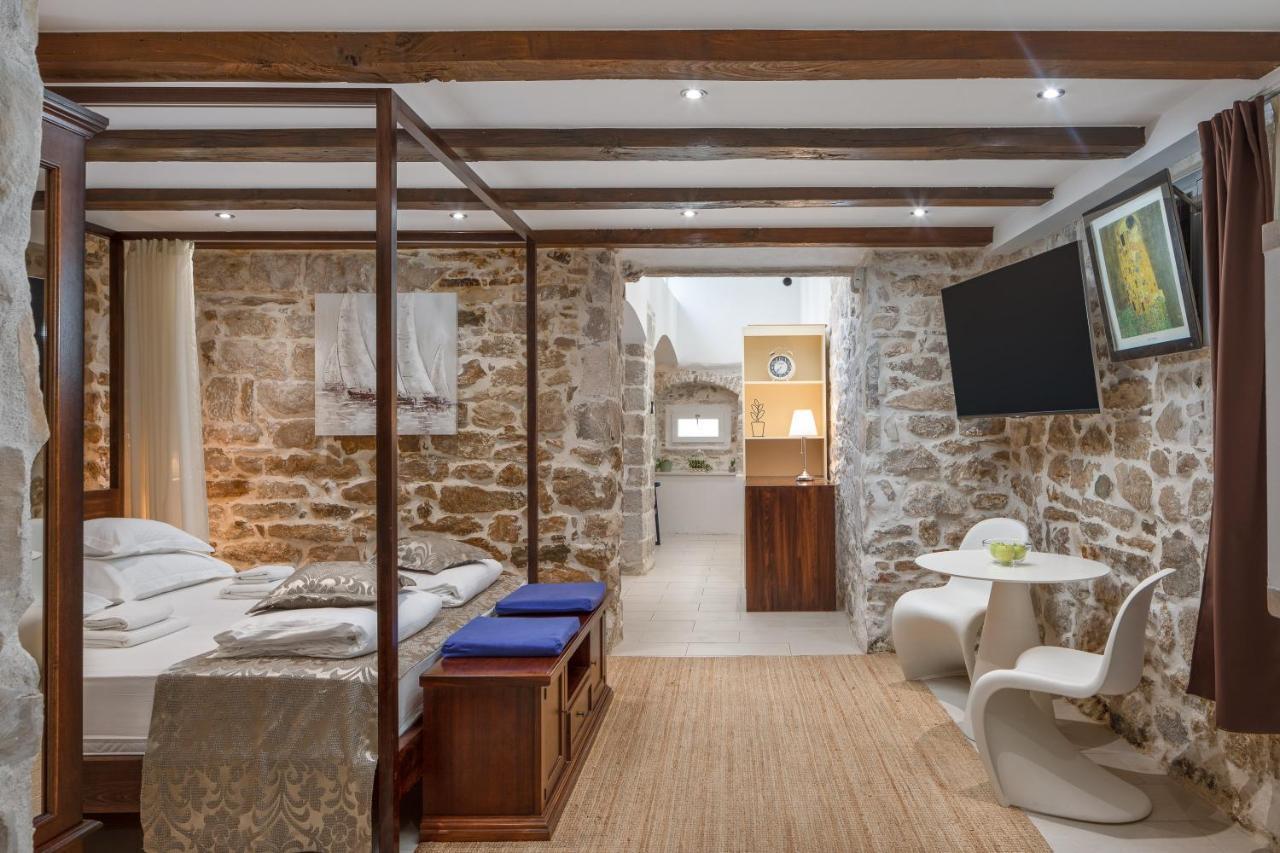 Guest house Awesome Stone House 4*